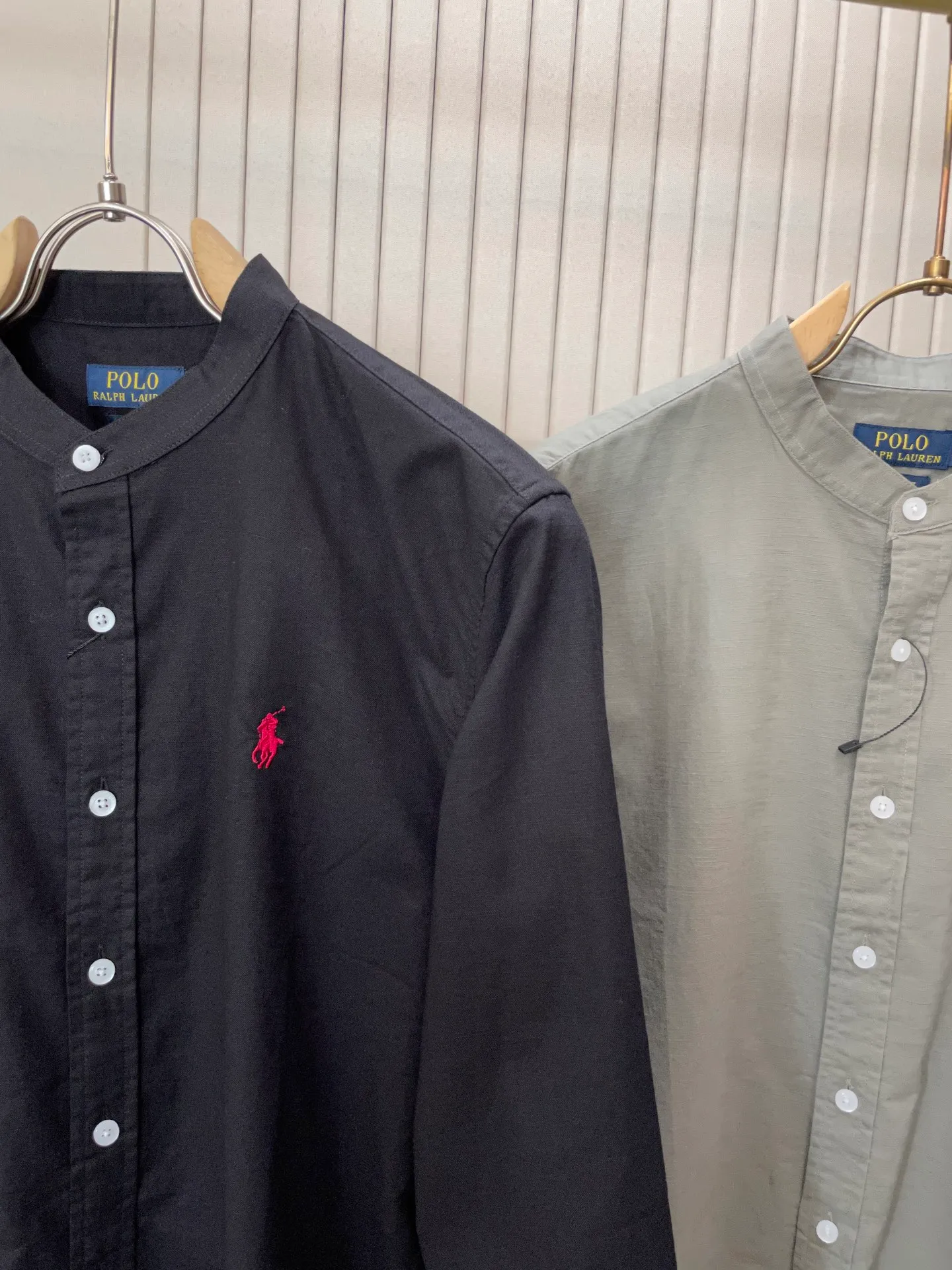 P220 🌸🌸🌸 POLO Ralph Lauren [High Quality] Classic shirt! The classic casual shirt made of pure cotton and linen has a unique design. It has a simple, clean and classic silhouette. It is a versatile style that can be switched at will. The fabric feels soft and delicate, highly breathable, and is close to the skin and comfortable to wear. It can be worn alone as an inner layer. Its versatile performance is beyond your imagination! The upper body of the ready-to-wear is simple and classic yet elegant! Size:M-XXL